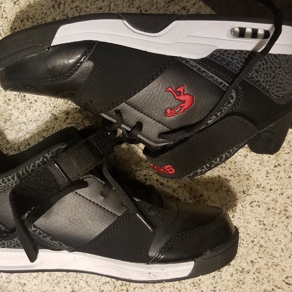 Boys size 4 Shaq shoes black